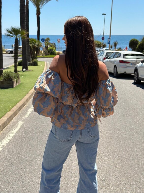 Bluzka Alira hiszpanka z wiskozy beżowo-niebieska