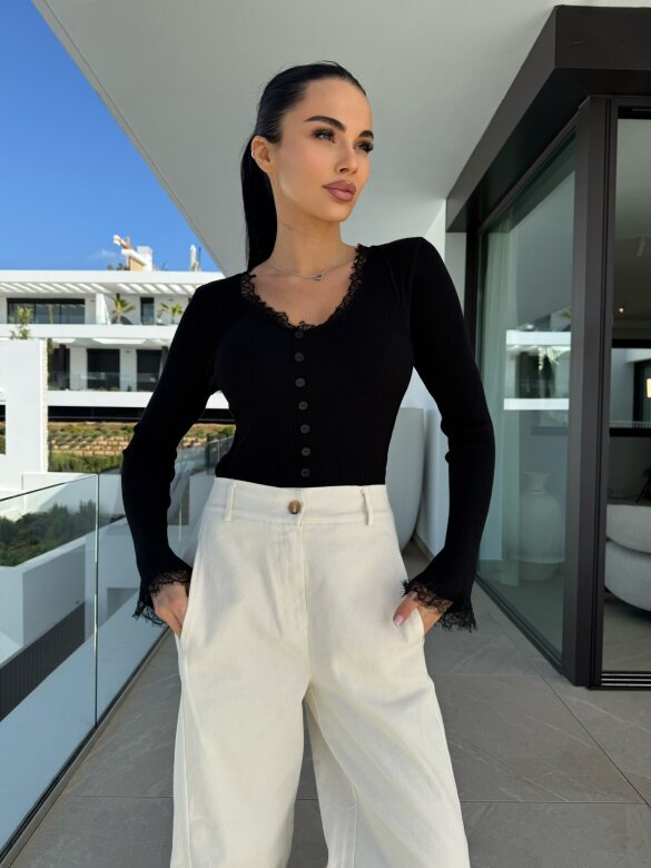 Sweter Floriss z koronką czarny