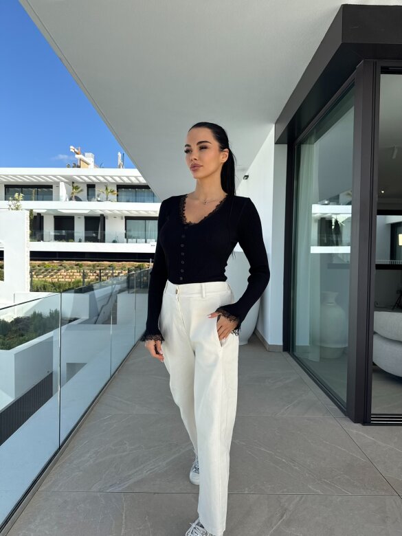 Sweter Floriss z koronką czarny