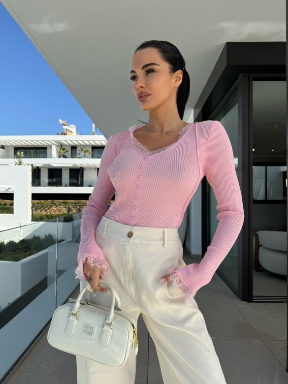 Sweter Floriss z koronką pudrowy