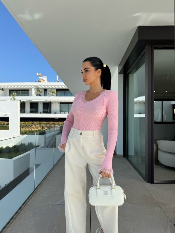 Sweter Floriss z koronką pudrowy