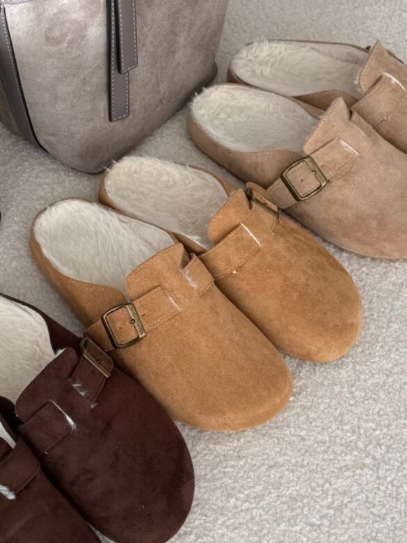 Klapki Naleris z klamrą czekoladowe