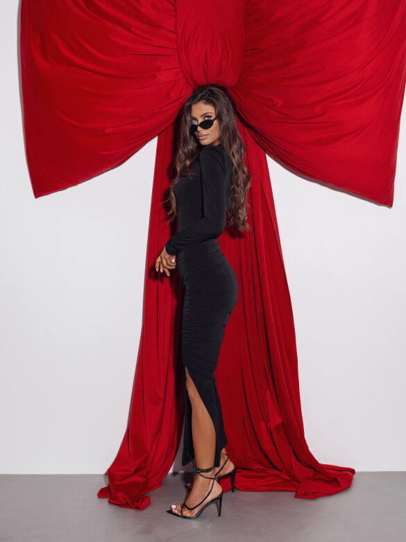 Sukienka Ravelli z marszczeniem czarna