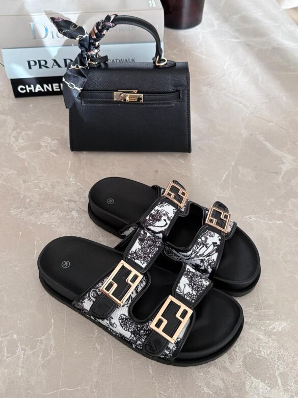 Klapki Royal Slide czarno-białe