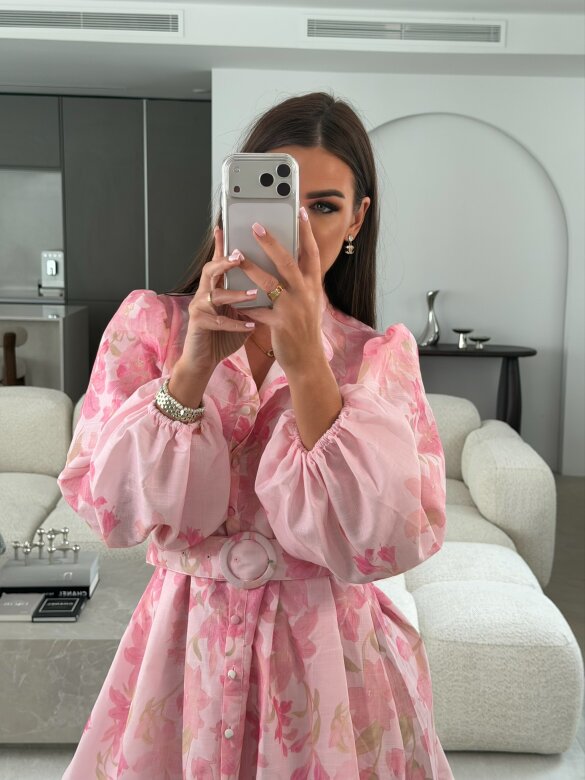 Sukienka Larosa z paskiem pudrowa