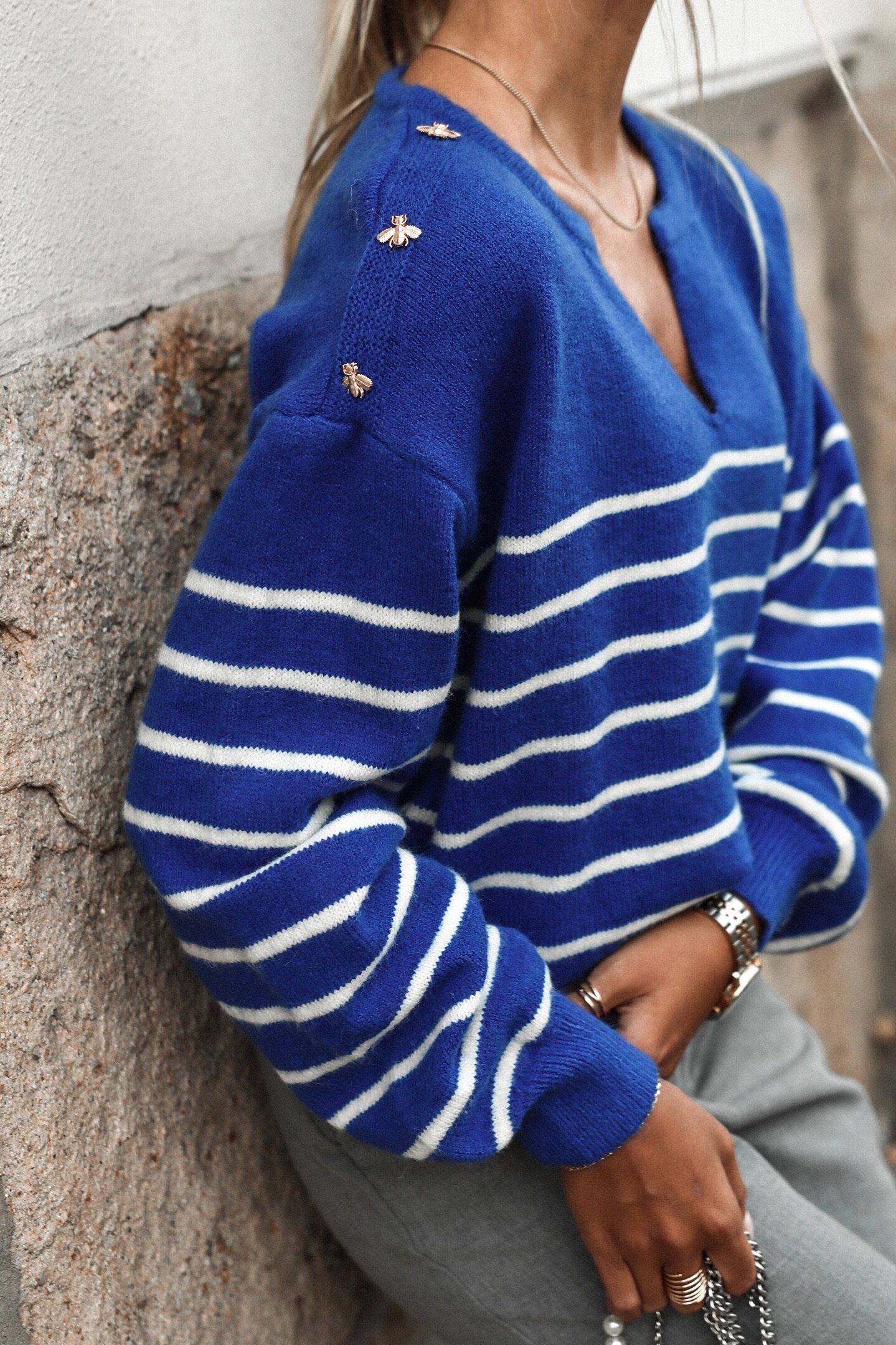 Sweter Subtle Weave w paski niebiesko-biały