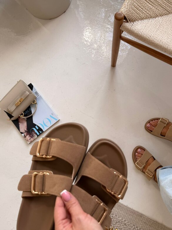 Klapki Betty jasnobeżowe 