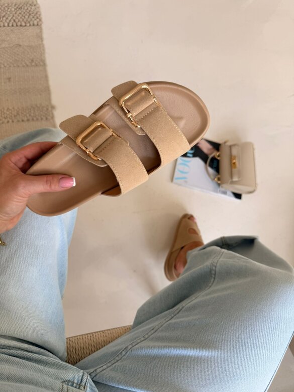 Klapki Betty jasnobeżowe 