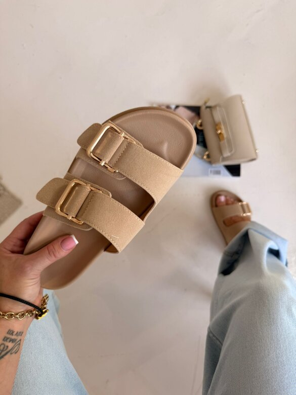 Klapki Betty jasnobeżowe 