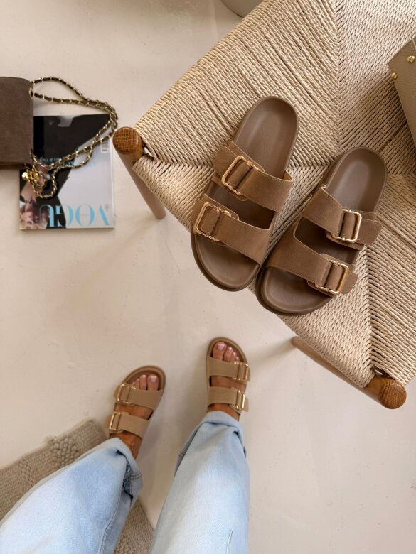 Klapki Betty beżowe