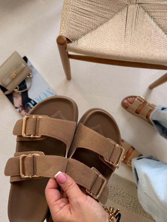 Klapki Betty beżowe