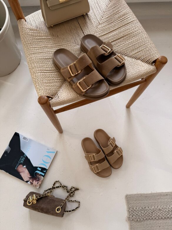 Klapki Betty beżowe